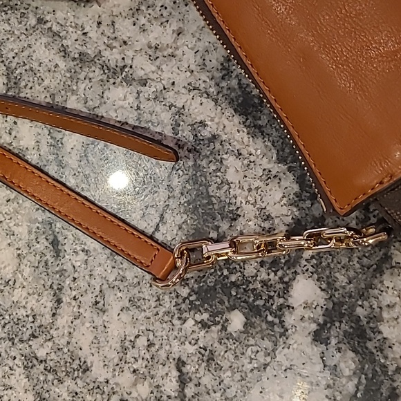 Michael Kors Authentic, Vintage 2 piece set Crossbody Bag, and wristlet. - Picture 7 of 15